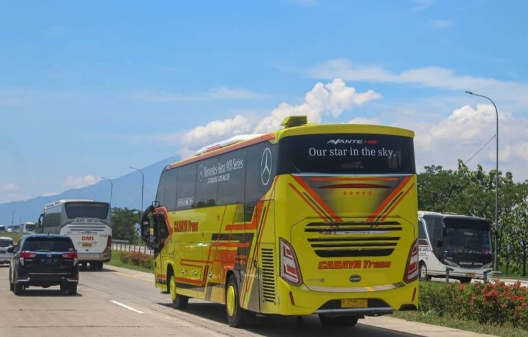 SEWA-BUS-PARIWISATA-BANDUNG-2024
